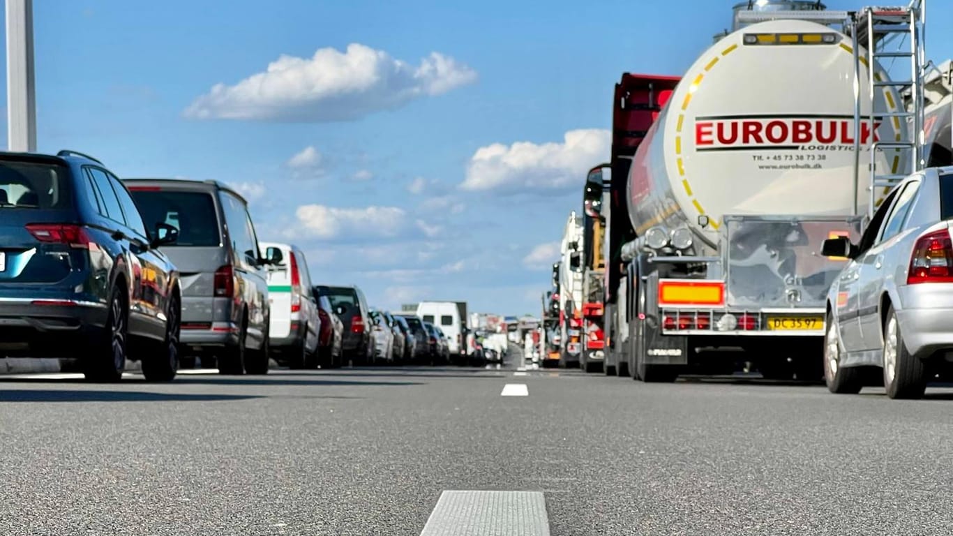 Stau auf der Autobahn: Im Schnitt fast 2.000-mal kommt in Deutschland der Verkehr zum Stillstand – und zwar pro Tag.