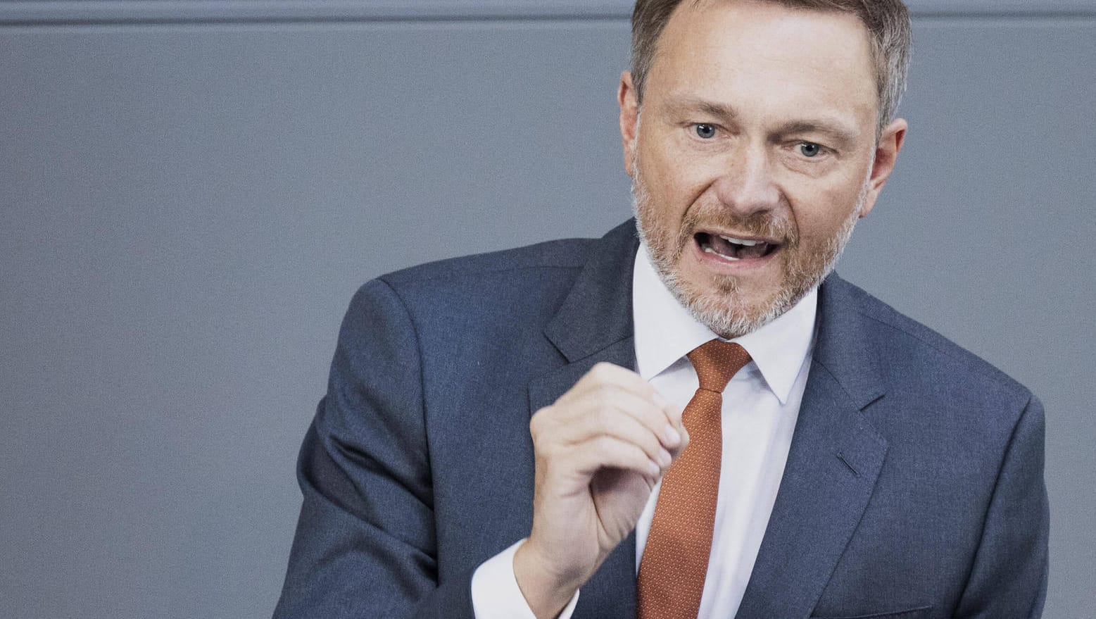 Mineralölunternehmen zählen zu den Profiteuren des Ukraine-Krieges. Finanzminister Christian Lindner hält von einer Steuer auf Übergewinne trotzdem nichts.