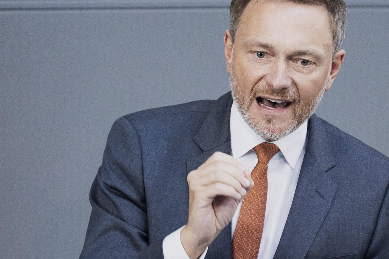 Mineralölunternehmen zählen zu den Profiteuren des Ukraine-Krieges. Finanzminister Christian Lindner hält von einer Steuer auf Übergewinne trotzdem nichts.