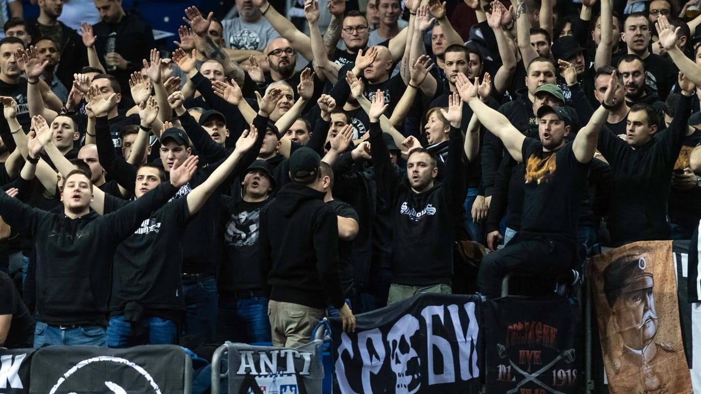 Fans von Partizan Belgrad in Berlin (2019, Archivbild): Nach Fehlverhalten der Anhänger will der Klub nicht antreten.