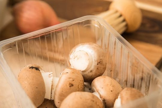 Bei geschlossen Champignonshütchen rieselt noch nichts.