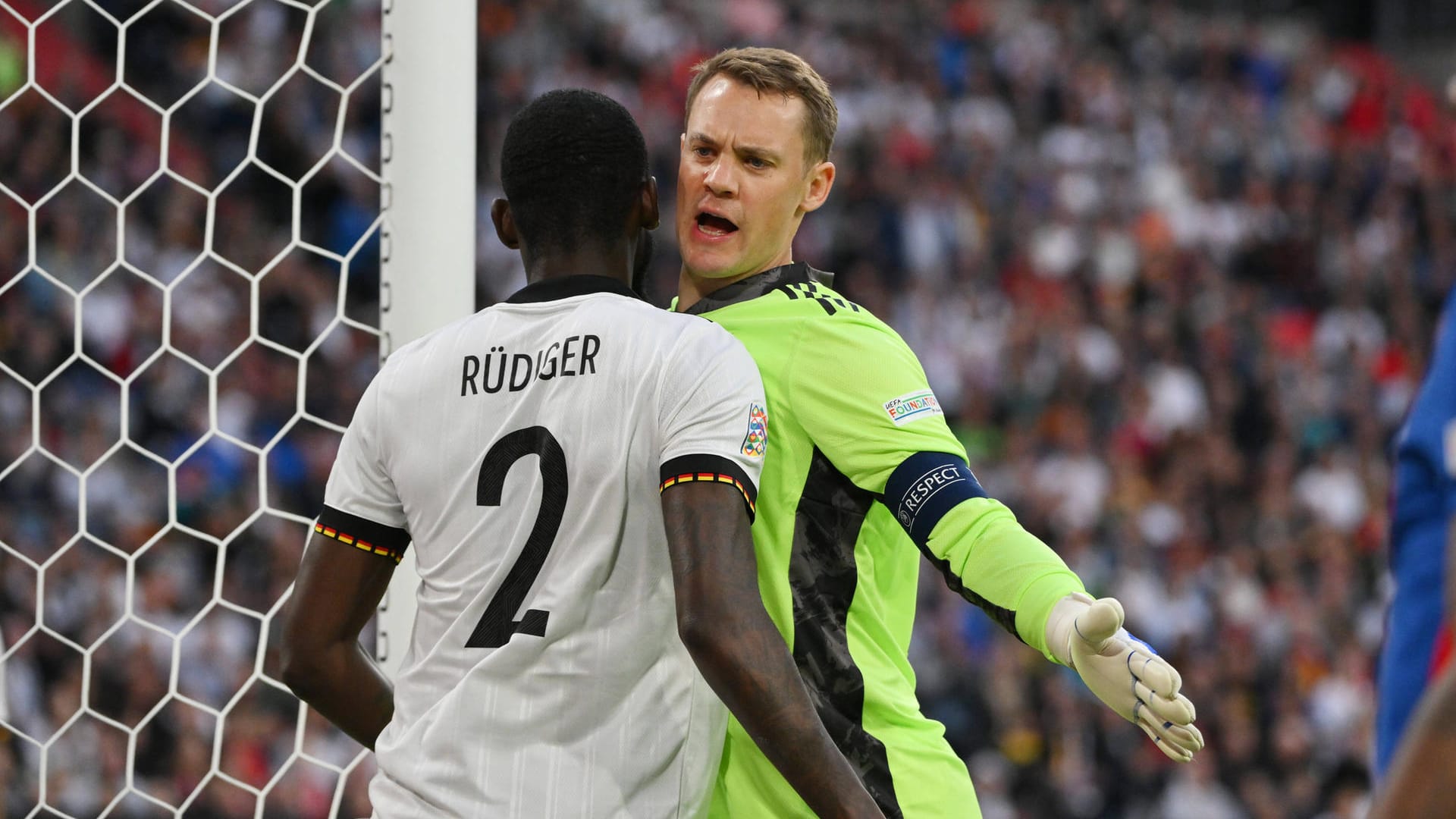 Manuel Neuer (r.) mit Antonio Rüdiger: Der Torwart des FC Bayern wird auch gegen Ungarn im DFB-Tor stehen.