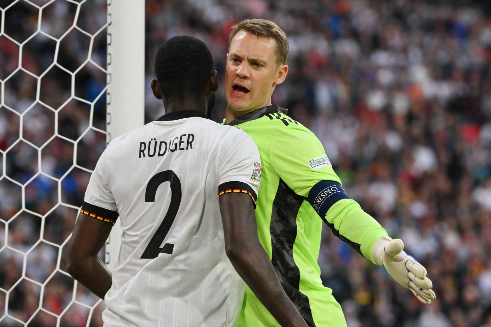 Manuel Neuer (r.) mit Antonio Rüdiger: Der Torwart des FC Bayern wird auch gegen Ungarn im DFB-Tor stehen.