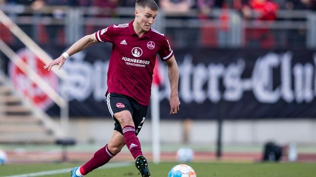 Hat beim VfL Wolfsburg einen Fünfjahresvertrag unterschrieben: Nürnbergs Kilian Fischer. Hat beim VfL Wolfsburg einen Fünfjahresvertrag unterschrieben: Nürnbergs Kilian Fischer.