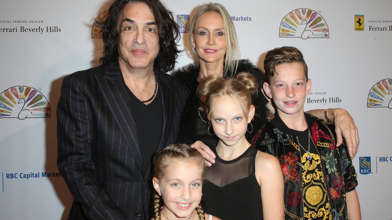 Paul Stanley und seine Familie: seine Frau Erin sowie die Kinder (v.l.) Sarah Brianna, Emily Grace und Colin Michael bei einem Auftritt 2019.