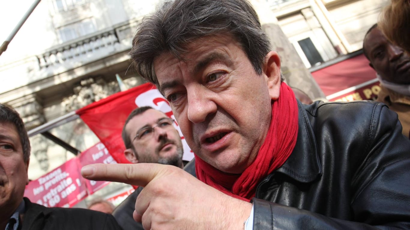 Ein noch jüngerer Mélenchon 2010 auf einer Demonstration gegen eine Rentenreform: Zwei Jahre zuvor hat er den Sozialisten den Rücken gekehrt.