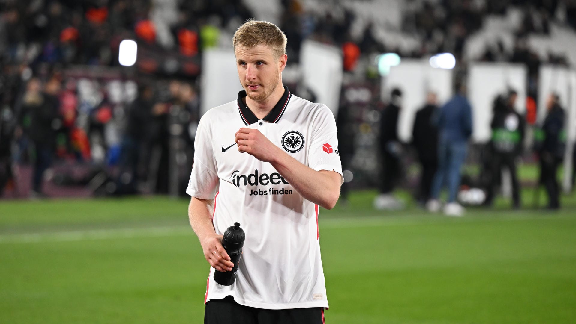 Martin Hinteregger im Spiel gegen West Ham United (Archivbild): Der Eintracht-Spieler sorgte für Negativ-Schlagzeilen. Martin Hinteregger im Spiel gegen West Ham United (Archivbild): Der Eintracht-Spieler sorgte für Negativ-Schlagzeilen.