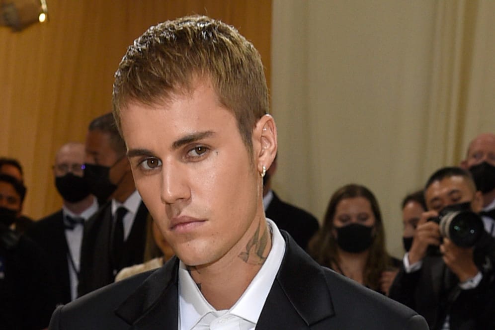 Justin Bieber bei einer Gala (Archivbild): Der Sänger hat jetzt erklärt, dass er an einer Gesichtslähmung erkrankt sei.