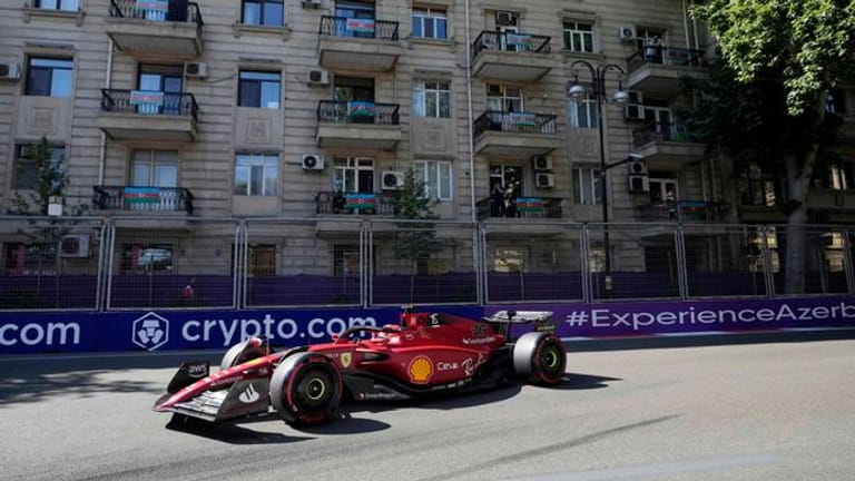 Ferrari-Pilot Charles Leclerc hat sich für den Großen Preis von Aserbaidschan die Pole Position geschnappt.