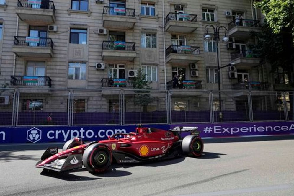 Ferrari-Pilot Charles Leclerc hat sich für den Großen Preis von Aserbaidschan die Pole Position geschnappt.