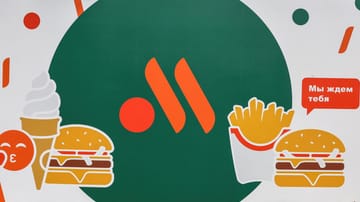 Kein gelbes M: Das Logo des russischen McDonald's-Nachfolgers ziert ein roter Ball mit zwei orangenen Strichen, die für Pommes frites stehen sollen.