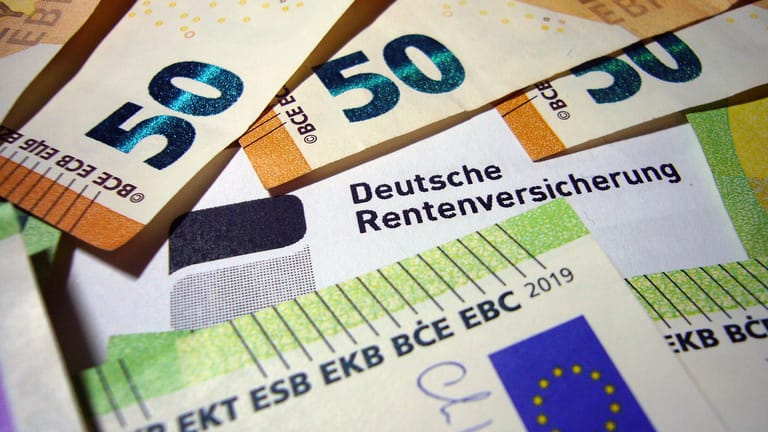 Rentenzahlungen (Symbolbild): Die Zusatzrenten der ehemaligen DDR kosten die Ost-Länder Milliarden.