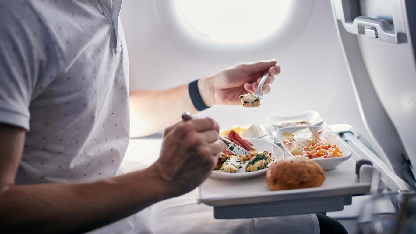 Flugzeugessen: Die Mahlzeiten sind eigentlich nicht schlecht, schmecken in der Luft aber anders.