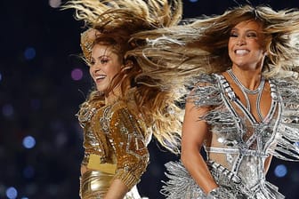 Jennifer Lopez und Shakira: Auch Jahre später scheint der Auftritt der beiden Popstars für Diskussionen zu sorgen.