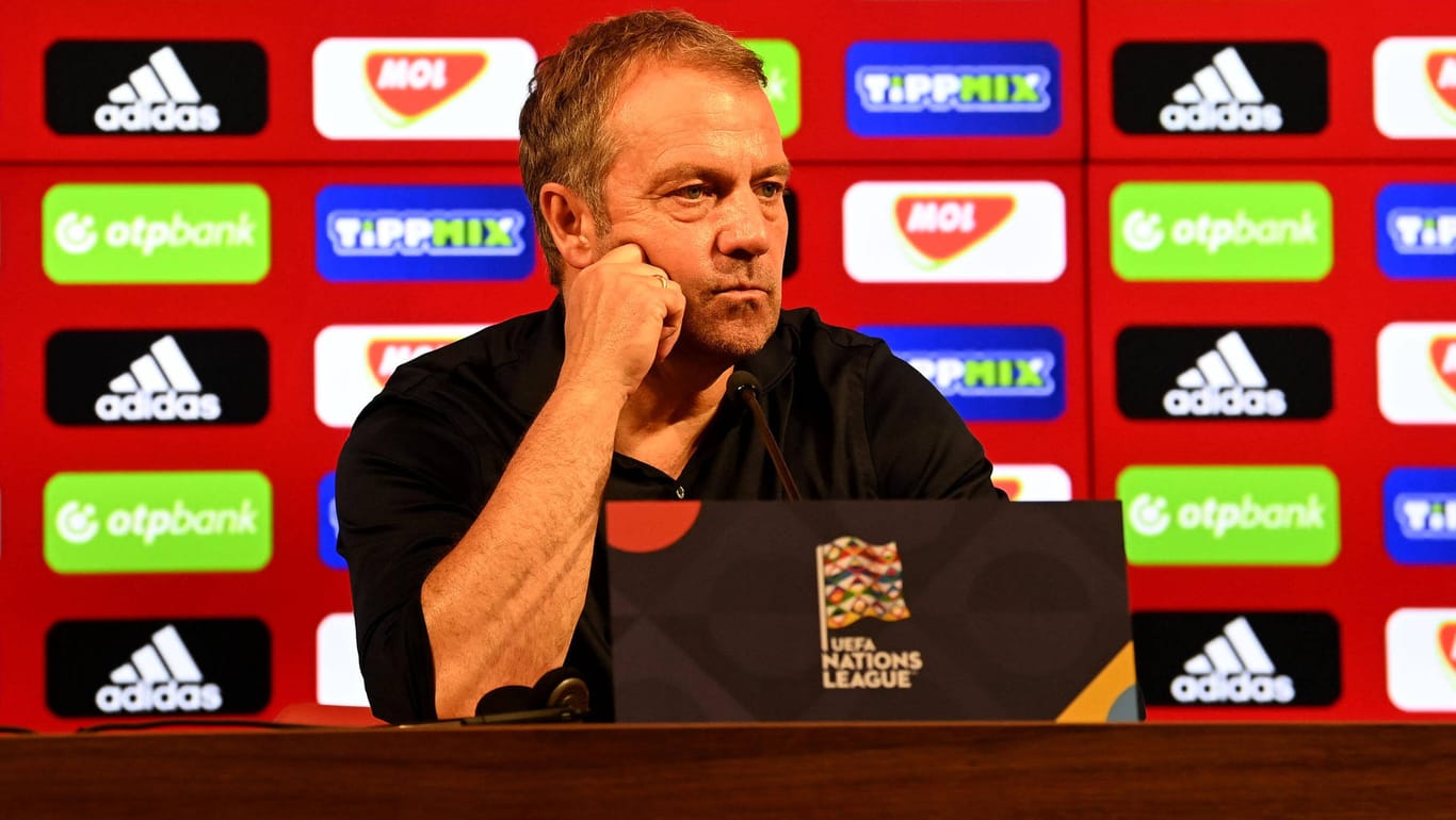 Hansi Flick: Der Bundestrainer weiß um die hohe Belastung seiner Spieler, wollte diese aber nicht für die Sieglos-Serie als Ausrede gelten lassen.
