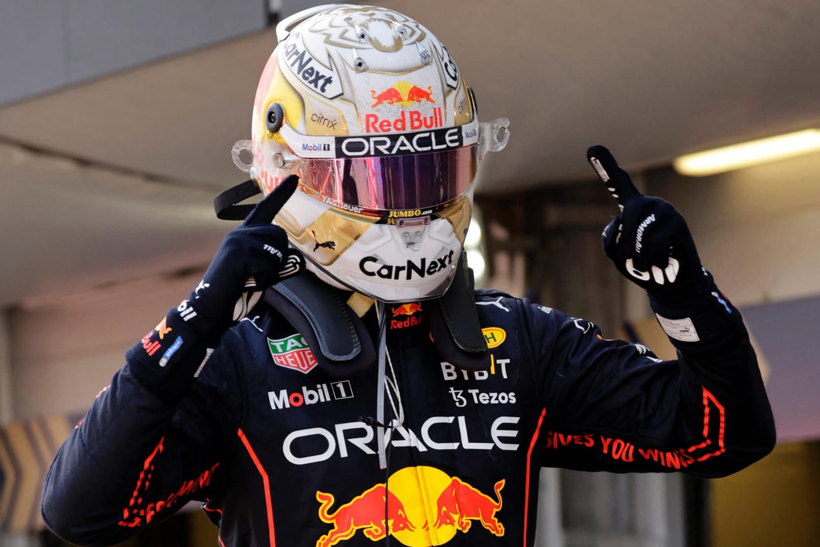 Max Verstappen: Nachdem der Niederländer in Baku als Erster über die Ziellinie gefahren war, freute er sich ausgelassen.