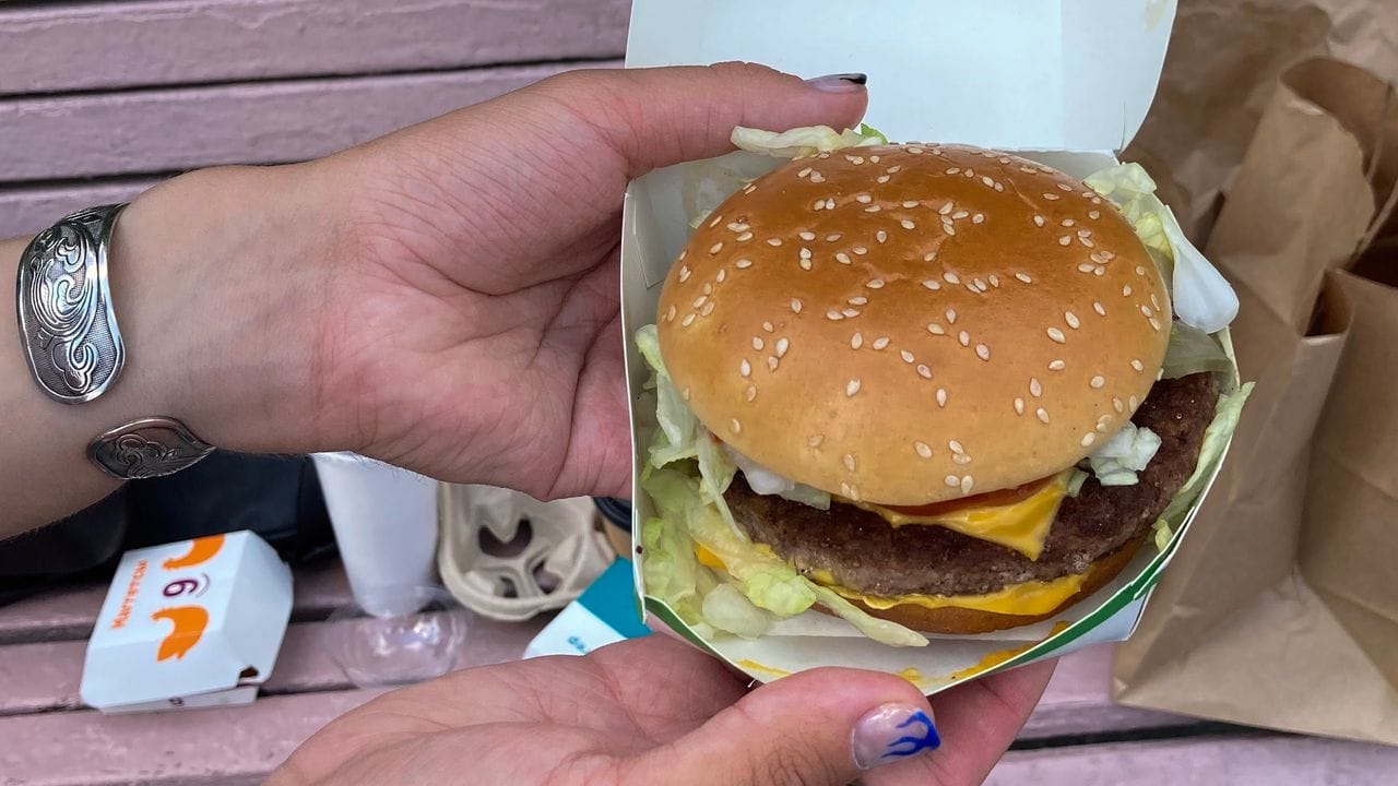Ein Burger des russischen McDonald’s-Nachfolger in Moskau. Ein Burger des russischen McDonald’s-Nachfolger in Moskau.