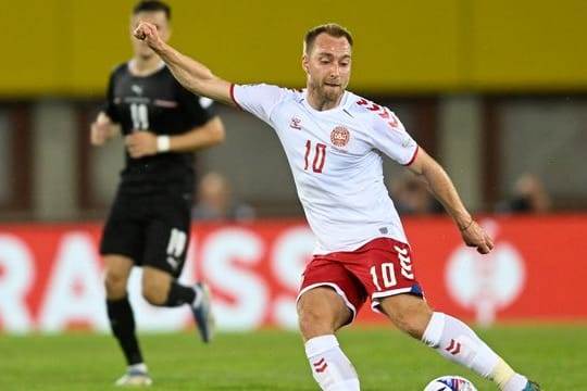 Medienberichten zufolge steht Dänemarks Christian Eriksen (r) vor einem Vereinswechsel.