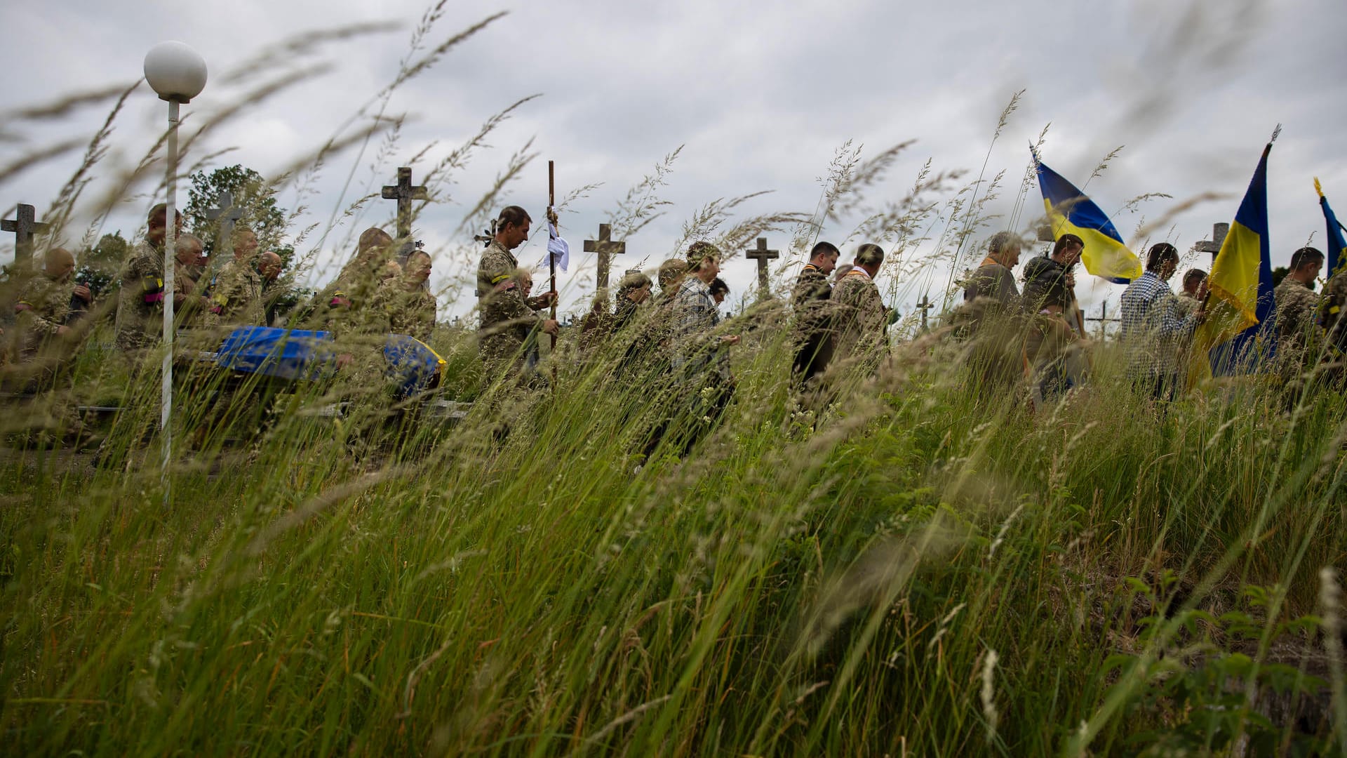 Beerdigung: Der 28-jährige ukrainische Soldat Wolodimir Dmytras fiel im Kampf um den Donbass.