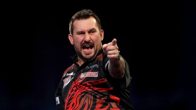 Der Waliser Jonny Clayton reist als Titelverteidiger zur Premier League an. Der Waliser Jonny Clayton reist als Titelverteidiger zur Premier League an.