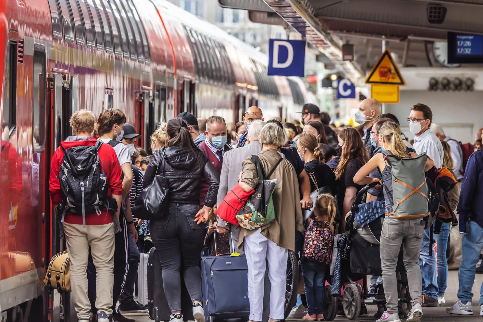 Bahnchaos: Durch das 9-Euro-Ticket gab es deutlich mehr Fahrgäste als sonst.