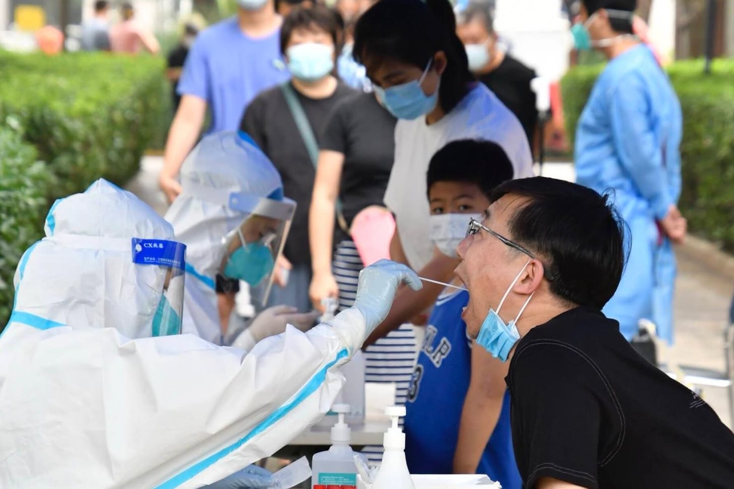 Peking, China: In dem Stadtbezirk Chaoyang müssen rund 3,5 Millionen Einwohner zum Corona-Test.
