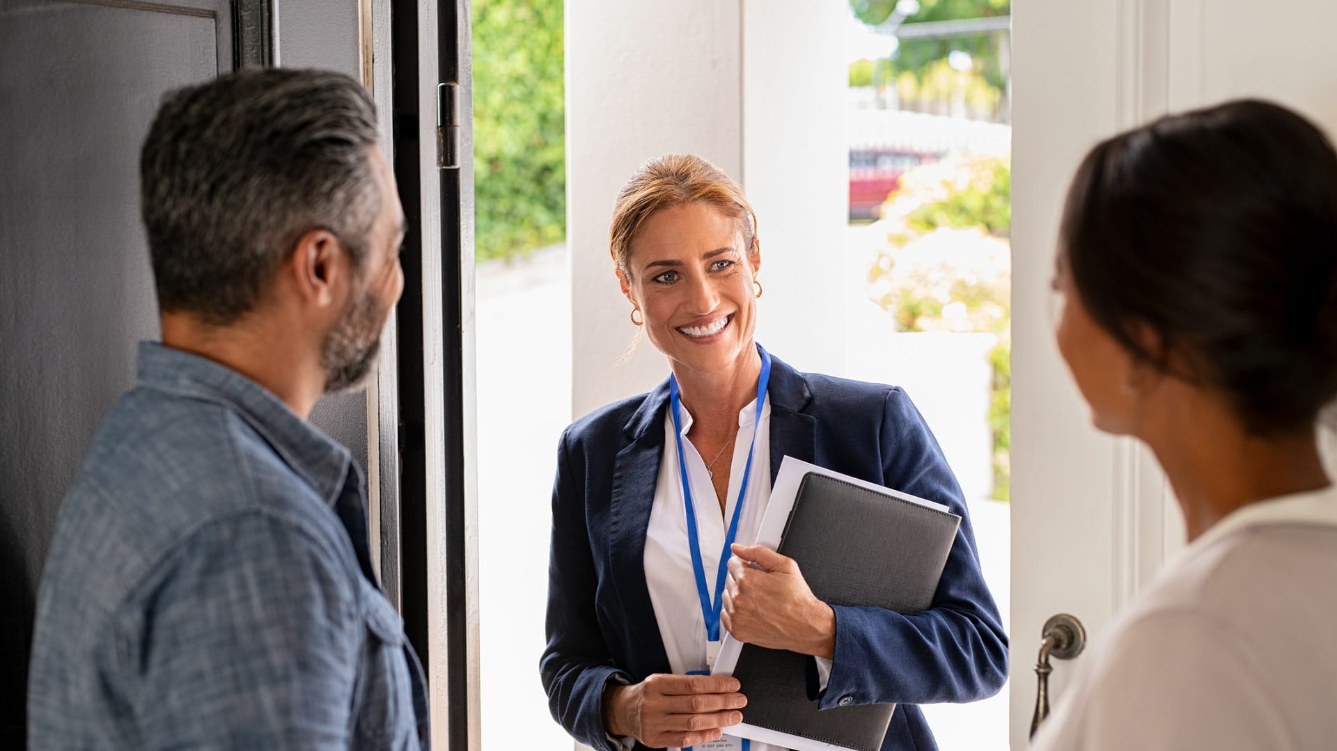 Durch die Zusammenarbeit mit einem Immobilienmakler können Sie den Verkauf Ihrer Immobilie beschleunigen.