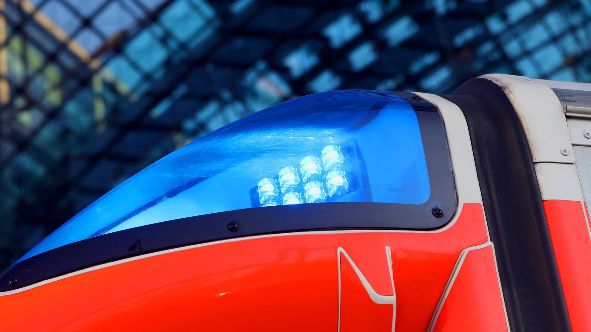 Feuerwehreinsatz (Symbolbild): Bei einem Brand in Straßburg sind vier Menschen ums Leben gekommen. Feuerwehreinsatz (Symbolbild): Bei einem Brand in Straßburg sind vier Menschen ums Leben gekommen.