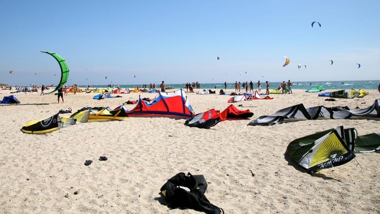 Strand in Tarifa in Andalusien: Die Temperaturen steigen auf über 40 Grad.