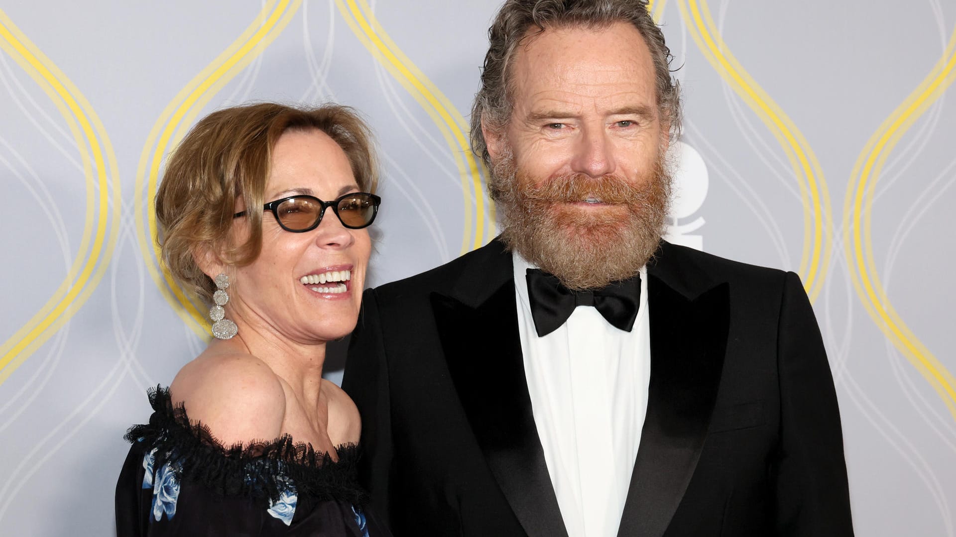 Bryan Cranston mit seiner Ehefrau Robin Dearden: Der Schauspieler überraschte mit einem Rauschebart.