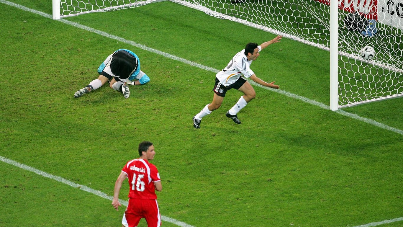 Ekstase in der Nachspielzeit: Oliver Neuville erzielte am 14. Juni 2006 bei der WM den späten Siegtreffer gegen Polen.