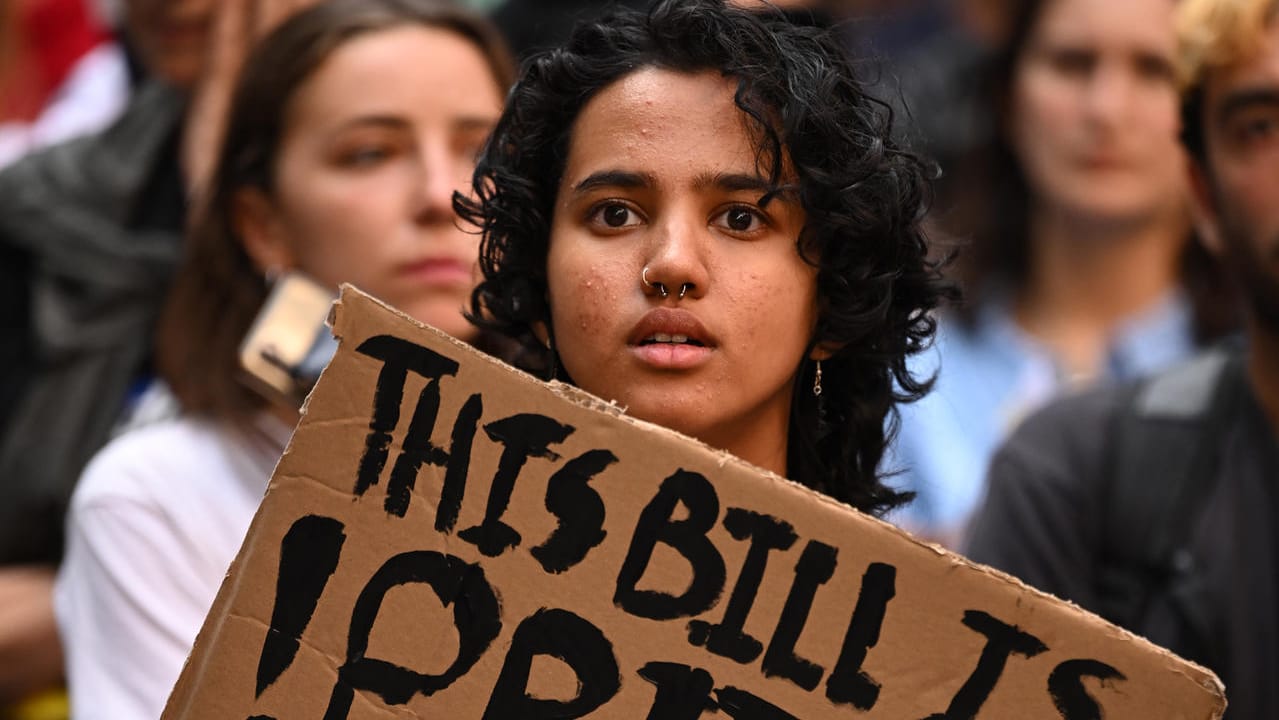 Proteste gegen den Plan der britischen Innenministerin: Mehrere Flüchtlingsorganisationen und eine Gewerkschaft hatten dagegen geklagt.