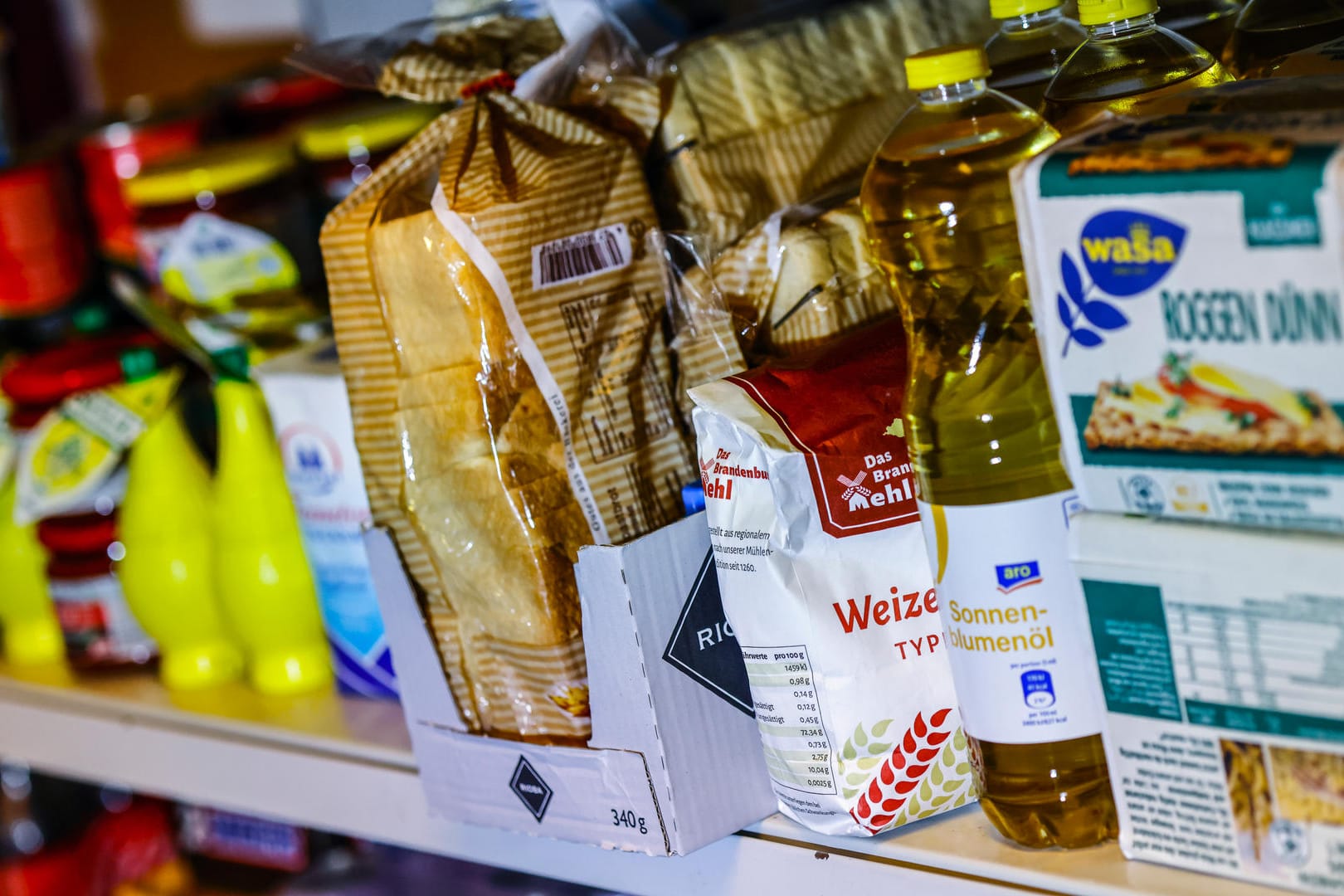 Lebensmittel im Supermarkt (Symbolbild): Die Preise für Lebensmittel, Energie und Sprit steigen in Deutschland weiter. Lebensmittel im Supermarkt (Symbolbild): Die Preise für Lebensmittel, Energie und Sprit steigen in Deutschland weiter.