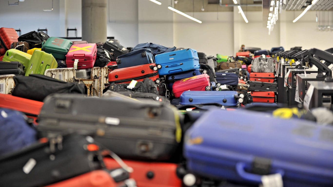 Gepäckstücke im Flughafen Frankfurt am Main: An dem Airport wird es wieder voller.