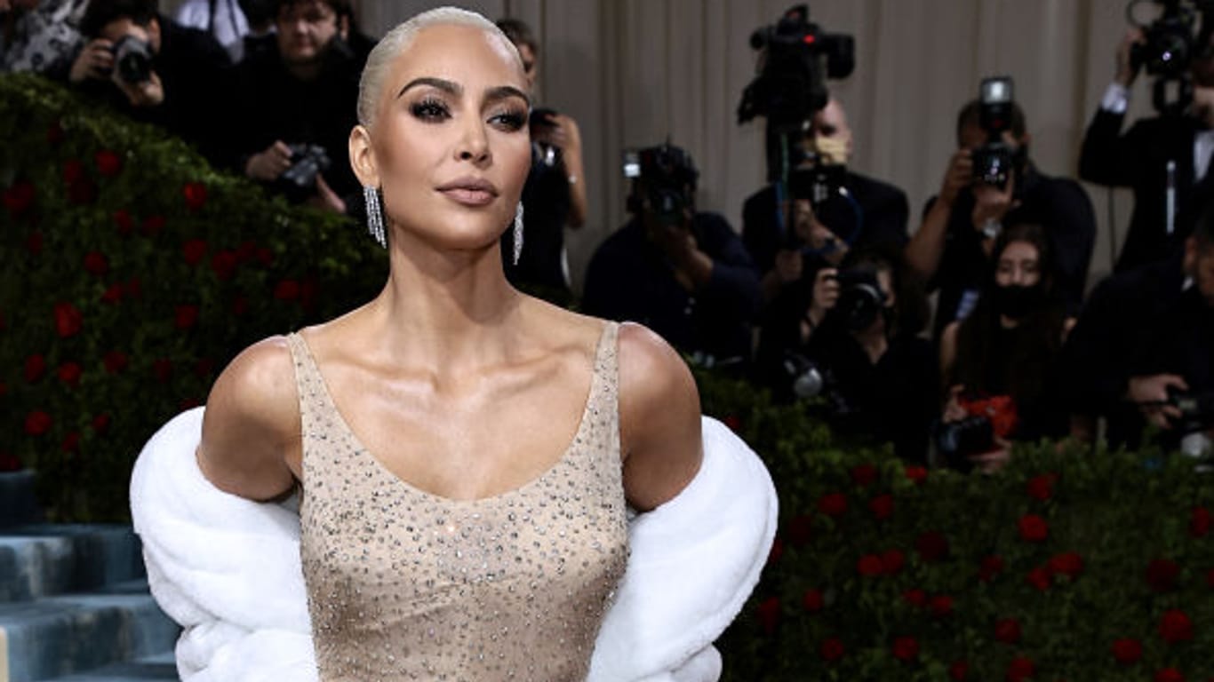 Kim Kardashian: Sie trug bei der diesjährigen Met-Gala eine Robe von Marilyn Monroe.