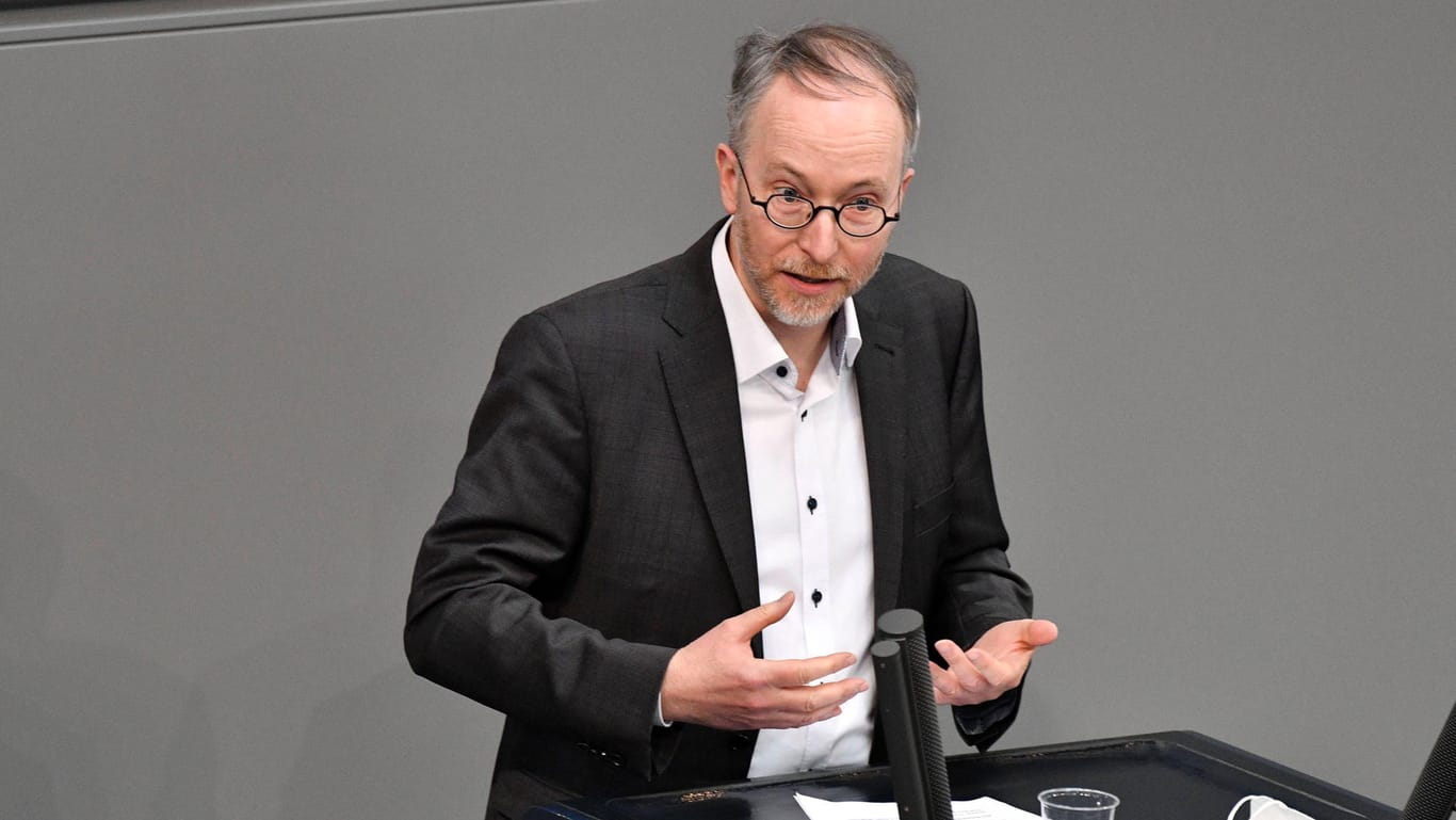 Unzufrieden mit dem Zustand der Bahn: Matthias Gastel, bahnpolitischer Sprecher der Grünen, will den Konzern neu strukturieren.