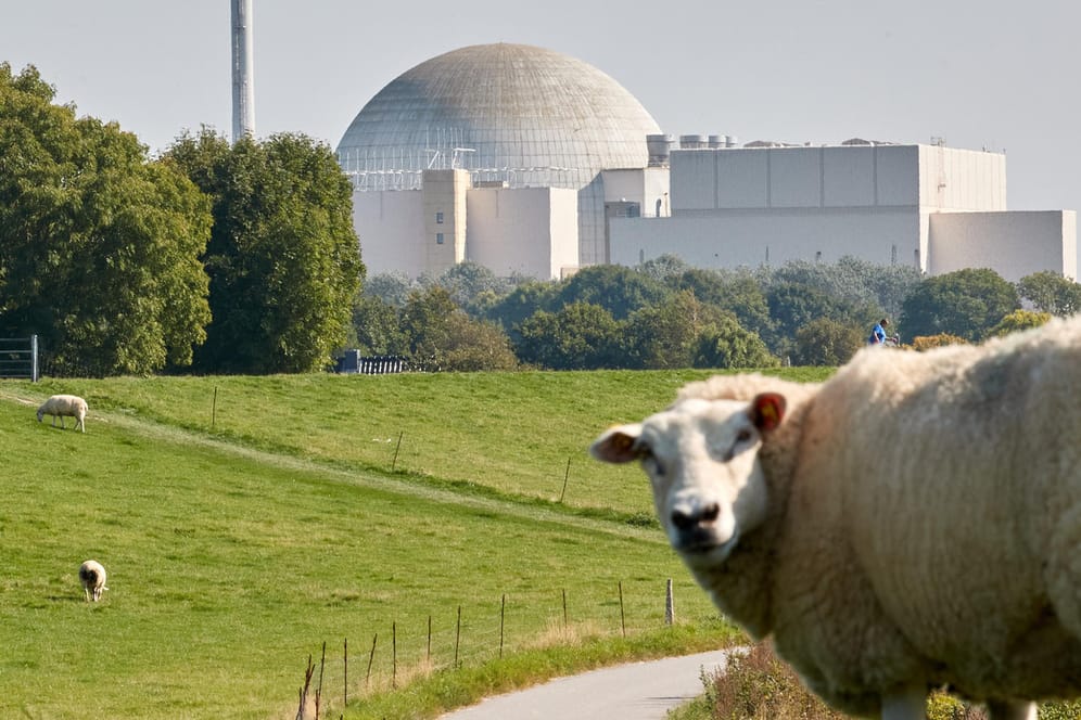 Kernkraftwerk Brokdorf: Die Taxonomie für Finanzprodukte soll nach Plänen von von der Leyen Investitionen in Atomenergie und Gas als klimafreundlich labeln.