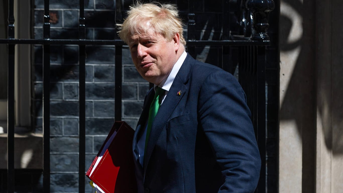 Premierminister Boris Johnson: Im Zweifel wolle er Gesetze ändern, um "linksgerichtete Anwälte" davon abzuhalten, das Programm zu torpedieren.