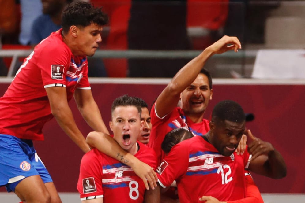 Costa Ricas Spieler bejubeln den entscheidenden Treffer im WM-Playoffspiel gegen Neuseeland.