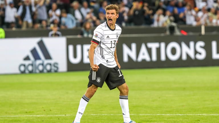 Die deutsche Nationalmannschaft hat sich nach vier Remis in Folge den Frust von der Seele geschossen und ein schwaches Italien klar besiegt. Zwei Weltmeister sahen dabei die Bestnote. Die Einzelkritik.