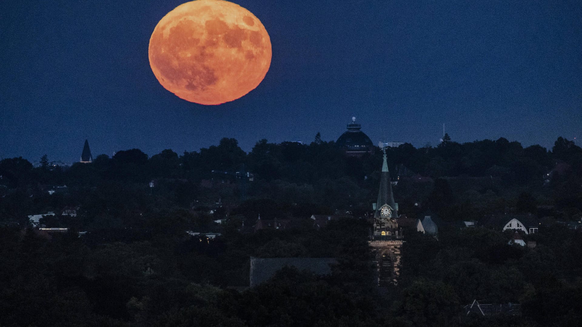 Auch in Berlin konnte der Supermond bestaunt werden.