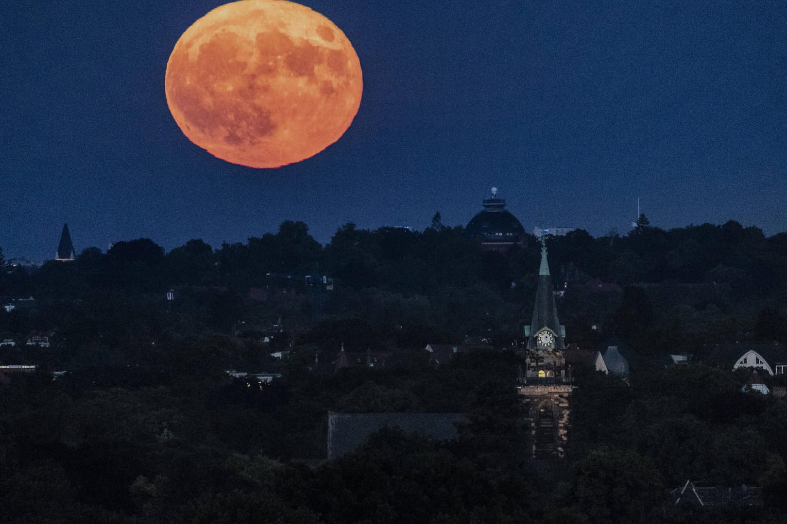 Auch in Berlin konnte der Supermond bestaunt werden.