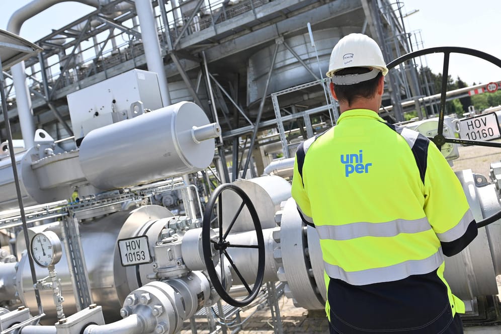 Erdgasspeicher im Landkreis Muehldorf am Inn (Symbolbild): Laut einer Umfrage sind 70 Prozent der Unternehmen von den Energiepreissprüngen seit Kriegsbeginn betroffen.