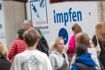 Impfzentrum in München: Für wen ist der zweite Booster sinnvoll?