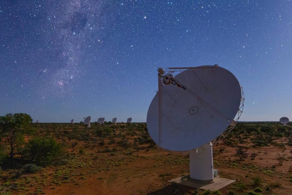 Teleskop in Canberra (Symbolbild): Australische Forscher haben nach eigenen Angaben ein bisher unbekanntes Schwarzes Loch entdeckt.