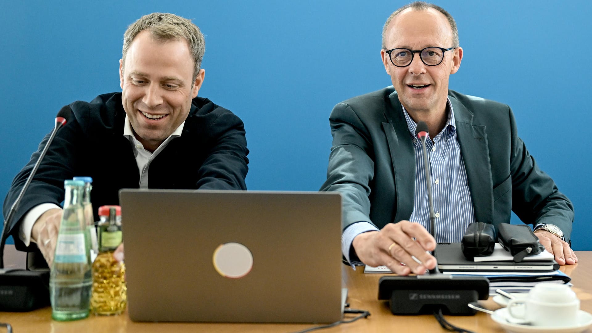 Mario Czaja (l), CDU Generalsekretär, und Friedrich Merz, CDU-Bundesvorsitzender: Die Parteispitze hat sich bei der Frauenquote offenbar geeinigt.