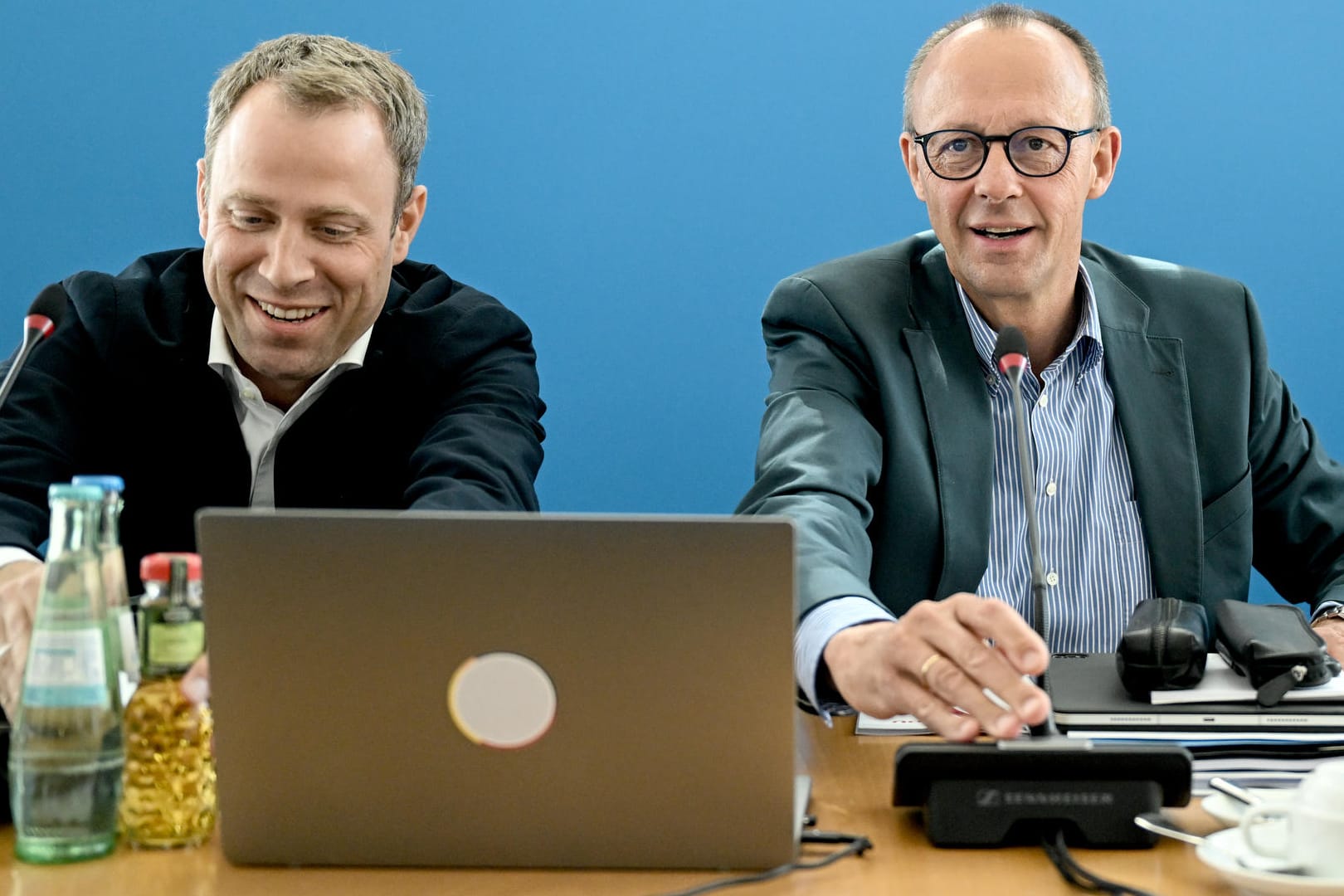 Mario Czaja (l), CDU Generalsekretär, und Friedrich Merz, CDU-Bundesvorsitzender: Die Parteispitze hat sich bei der Frauenquote offenbar geeinigt.