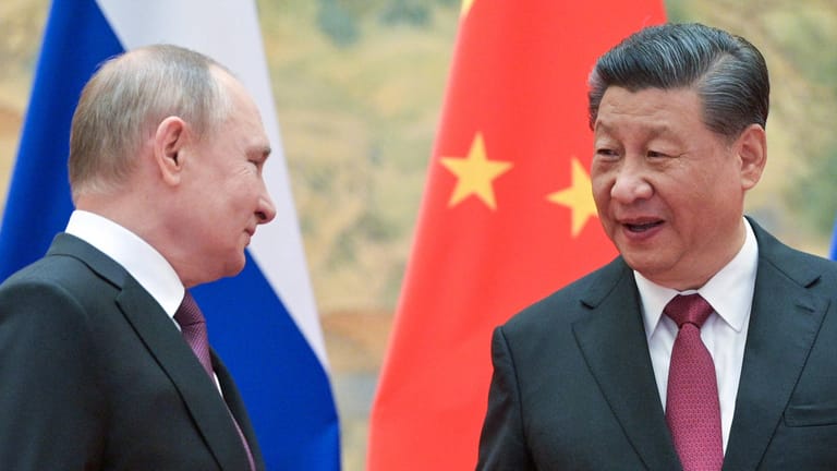 Putin und Xi (Archiv): Der chinesische Präsident bekräftigte die Bereitschaft, eine Vermittlerrolle zu übernehmen.