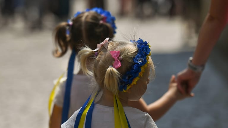 Die UNO prüft Berichte, nach denen offenbar ukrainische Kinder gegen den Willen ihrer Familien in Russland zur Adoption freigegeben werden. (Symbolfoto)