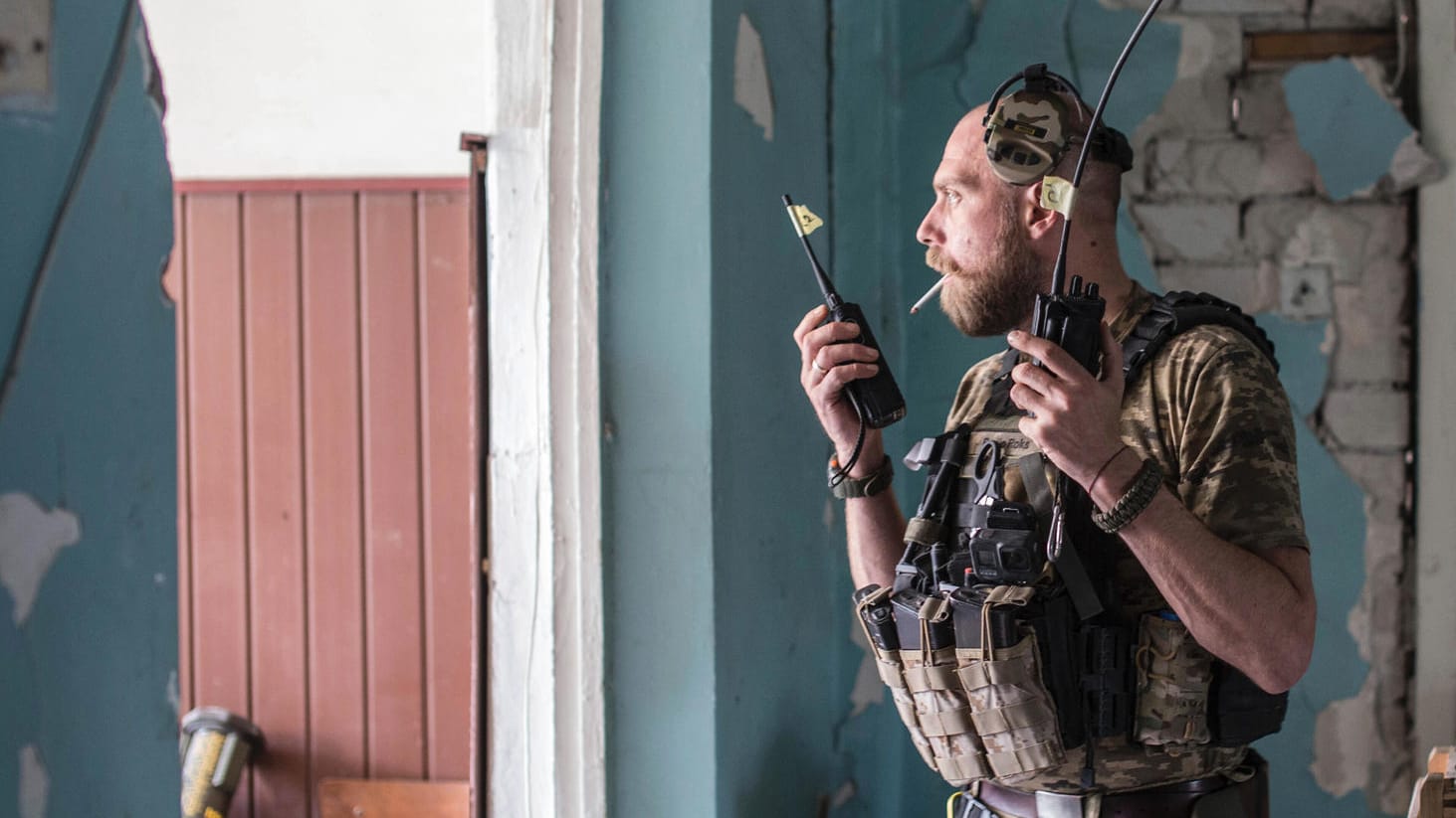 Ukrainischer Soldat in Sjewjerodonezk: In der Stadt liefern sich russische und ukrainische Soldaten schwere Kämpfe.